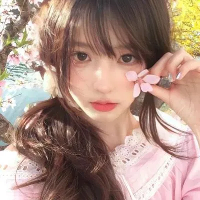 甜宠漫改剧《女神降临》车银优文佳煐：丑小鸭靠化妆变身校花，两大男神神仙打架